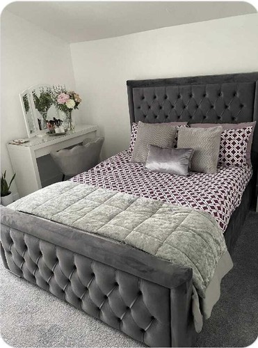 Chesterfield buttoned bed - buttoned,